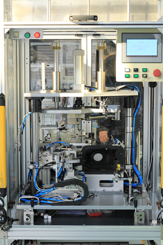 汽车加油口管组装设备1